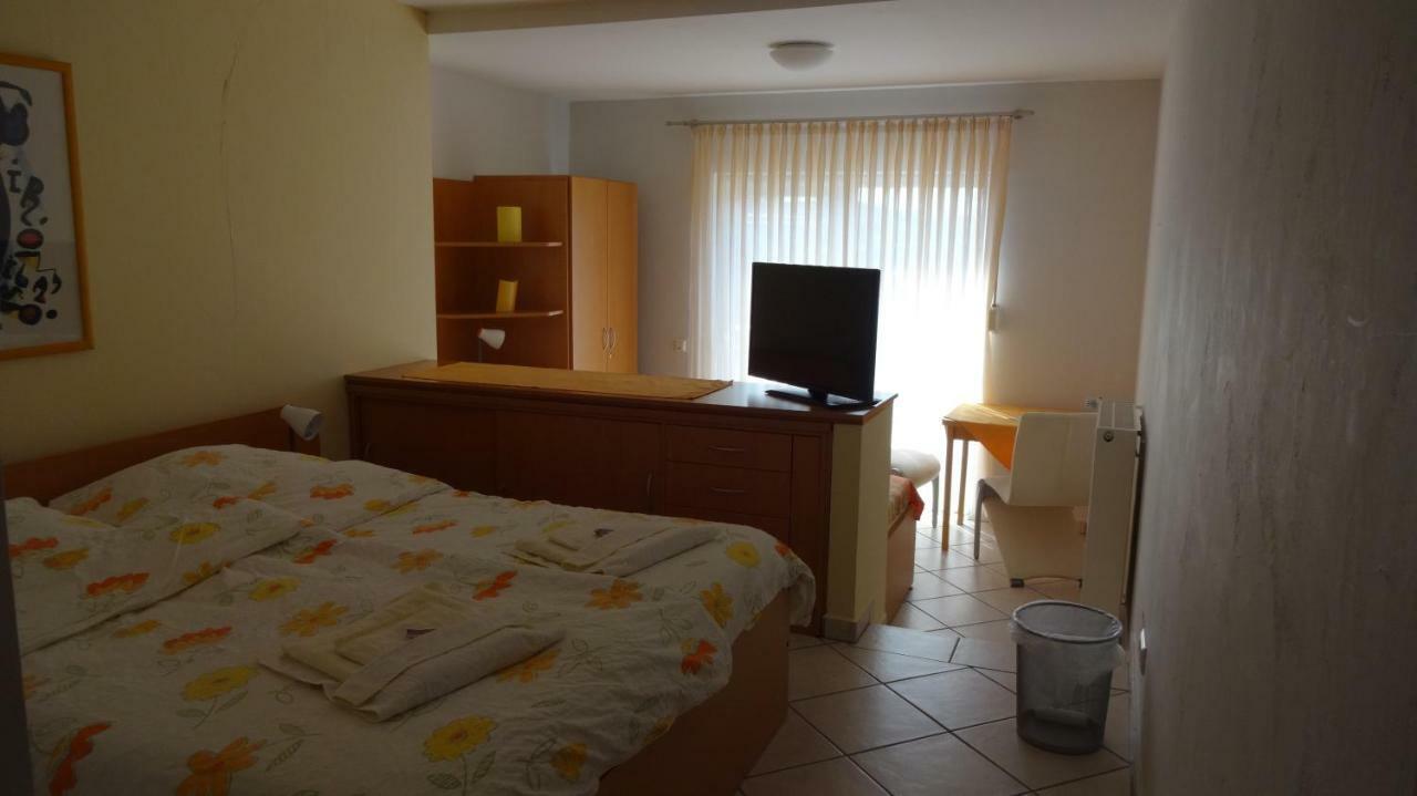 Bed and Breakfast Gastehaus Reuten Ensdorf Экстерьер фото